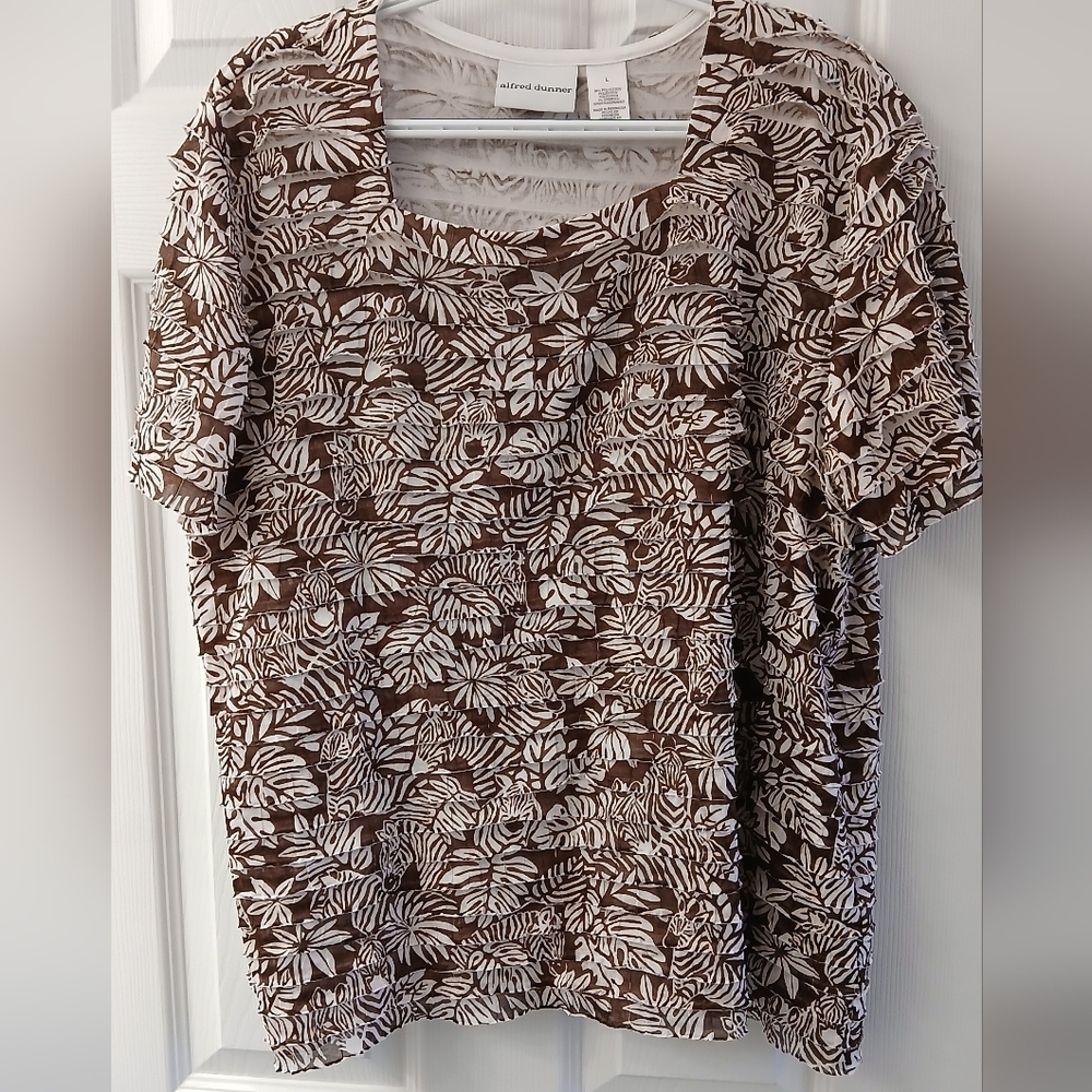 Alfred Dunner Brown & White Tiered Floral Blouse – Size Large